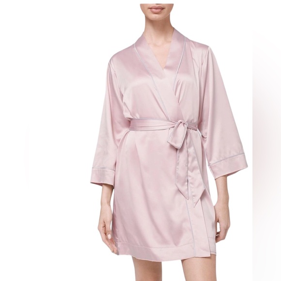 White House Black Market Short Satin Robe- Size XS - Picture 1 of 8
